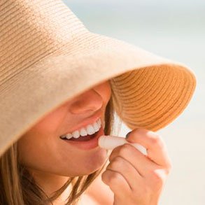 * Læbepomade med sol-beskyttelse